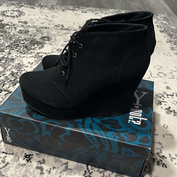 Black platform booties - Picture 3 of 7